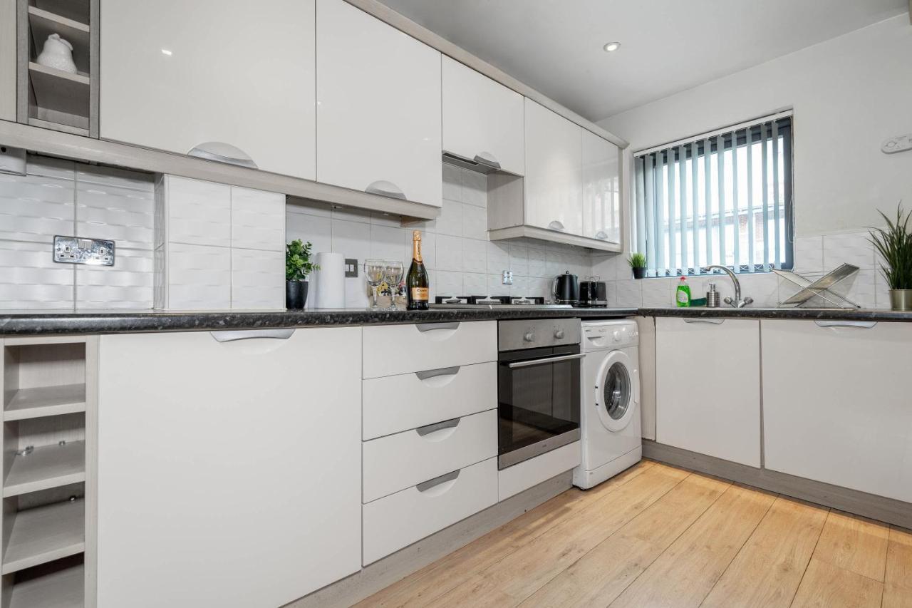 City Centre Townhouse - 3 Bedrooms - Garage - Parking - Top Rated Birmingham Bagian luar foto